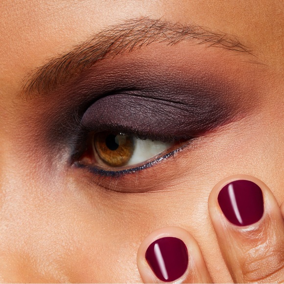 MAC “It’s vintage” Powder Kiss Eyeshadow - New in box - Picture 2 of 2